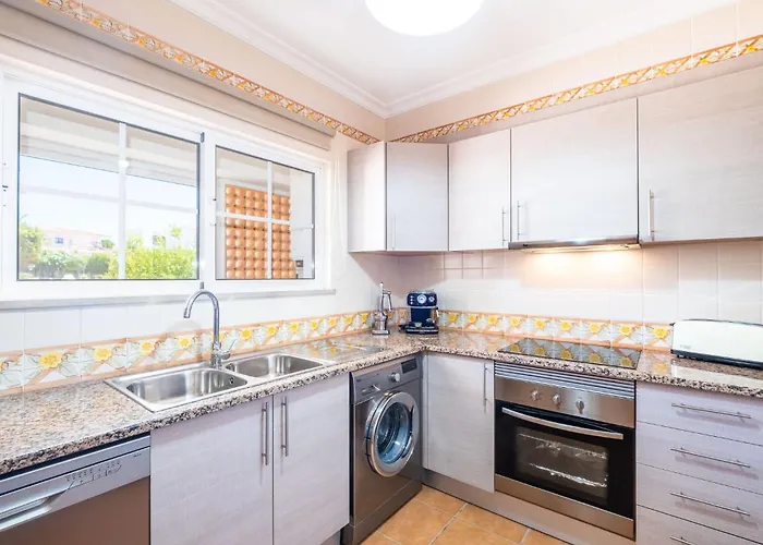 Baya - Great Family Complex With Communal Pool بيت للعطل